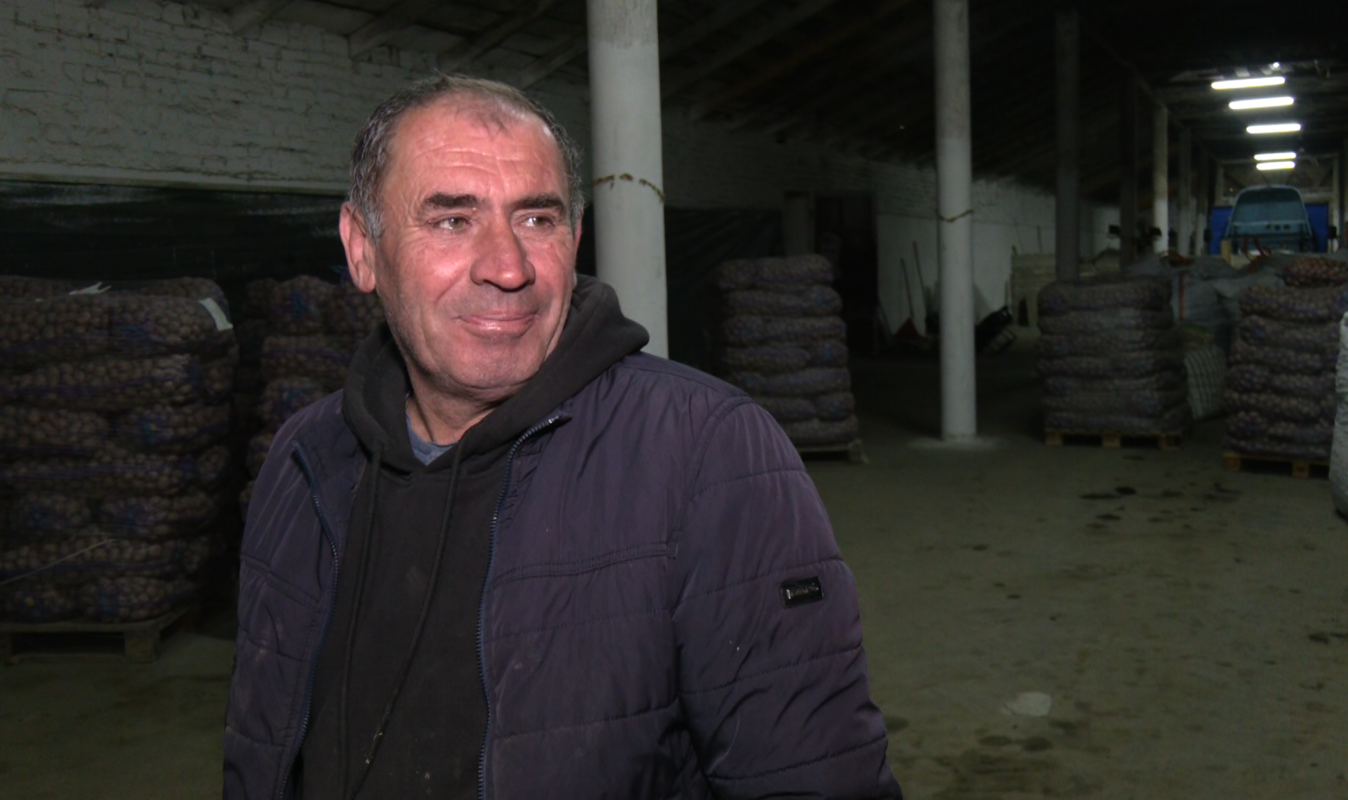 На Волині ветеранам і родинам військових безплатно роздають насіннєву картоплю