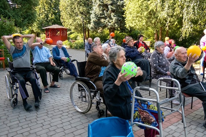 Три весілля під час війни та новий дім замість втраченого: як живуть мешканці Луцького пансіонату