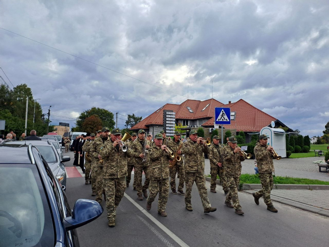 Дві донечки втратили батька: на Волині попрощалися з Героєм Михайлом Дудинцем