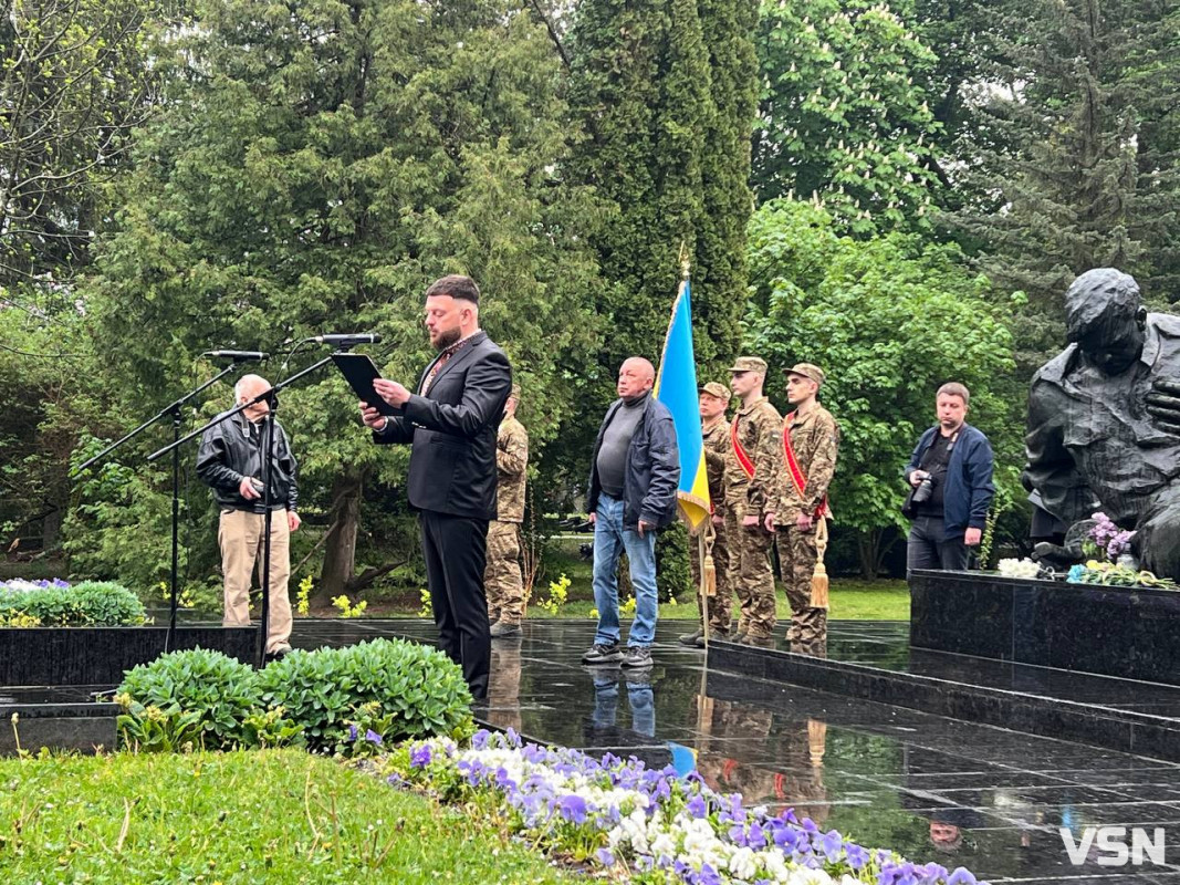«Згадуємо невинно убієнних червоною і коричневою чумою українців»: у Луцьку вшанували пам’ять загиблих у Другій світовій війні