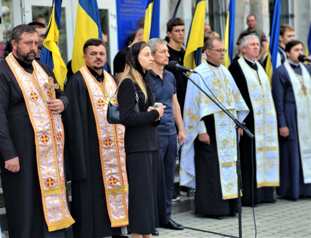 Чорний день: у громаді на Волині попрощалися одразу із двома Героями - Володимиром Лучиновичем та Олександром Берегою