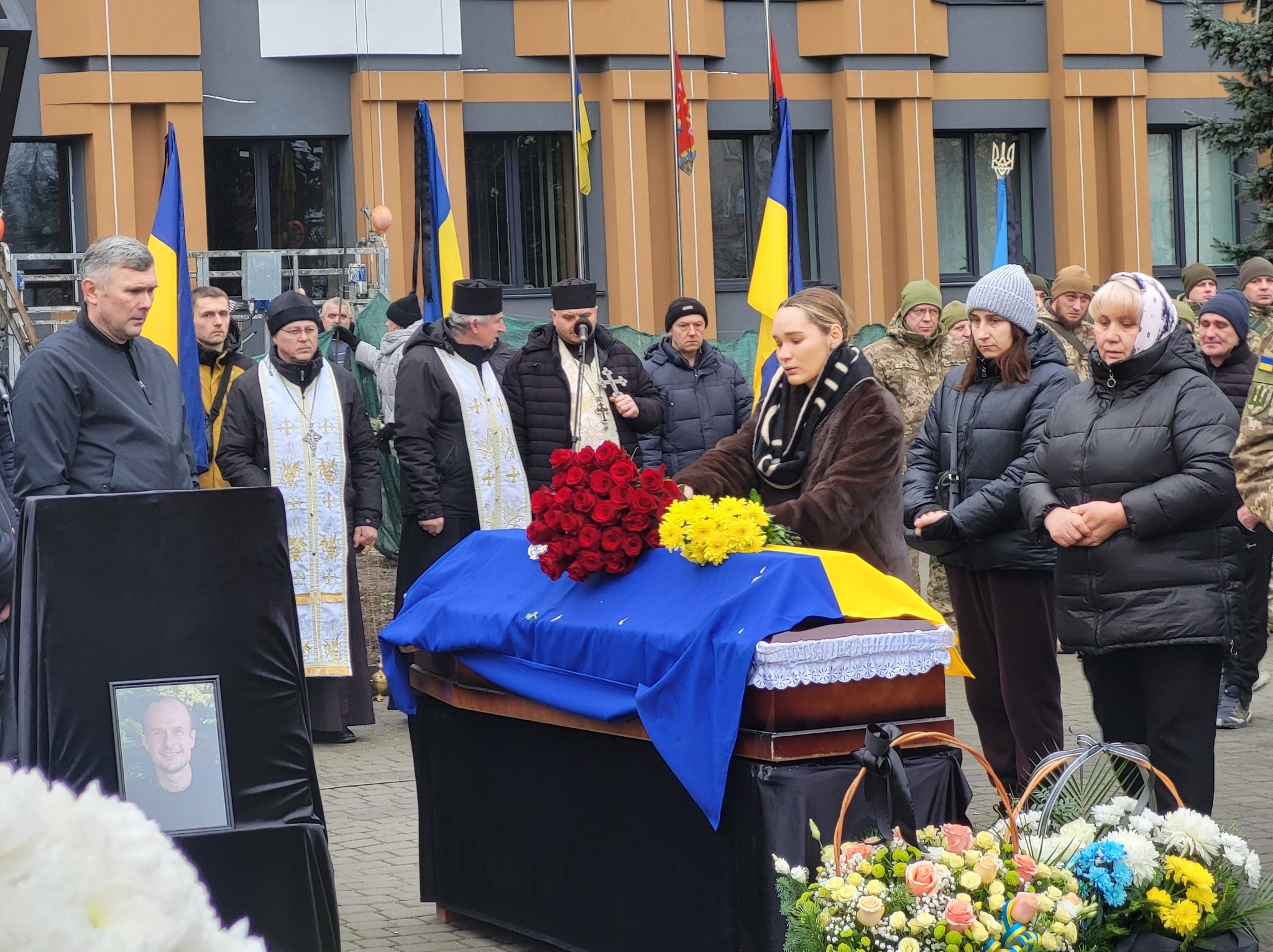 Незадовго до загибелі дізнався, що стане татом третьої доньки: на Волині попрощалися з Героєм Василем Сорокою