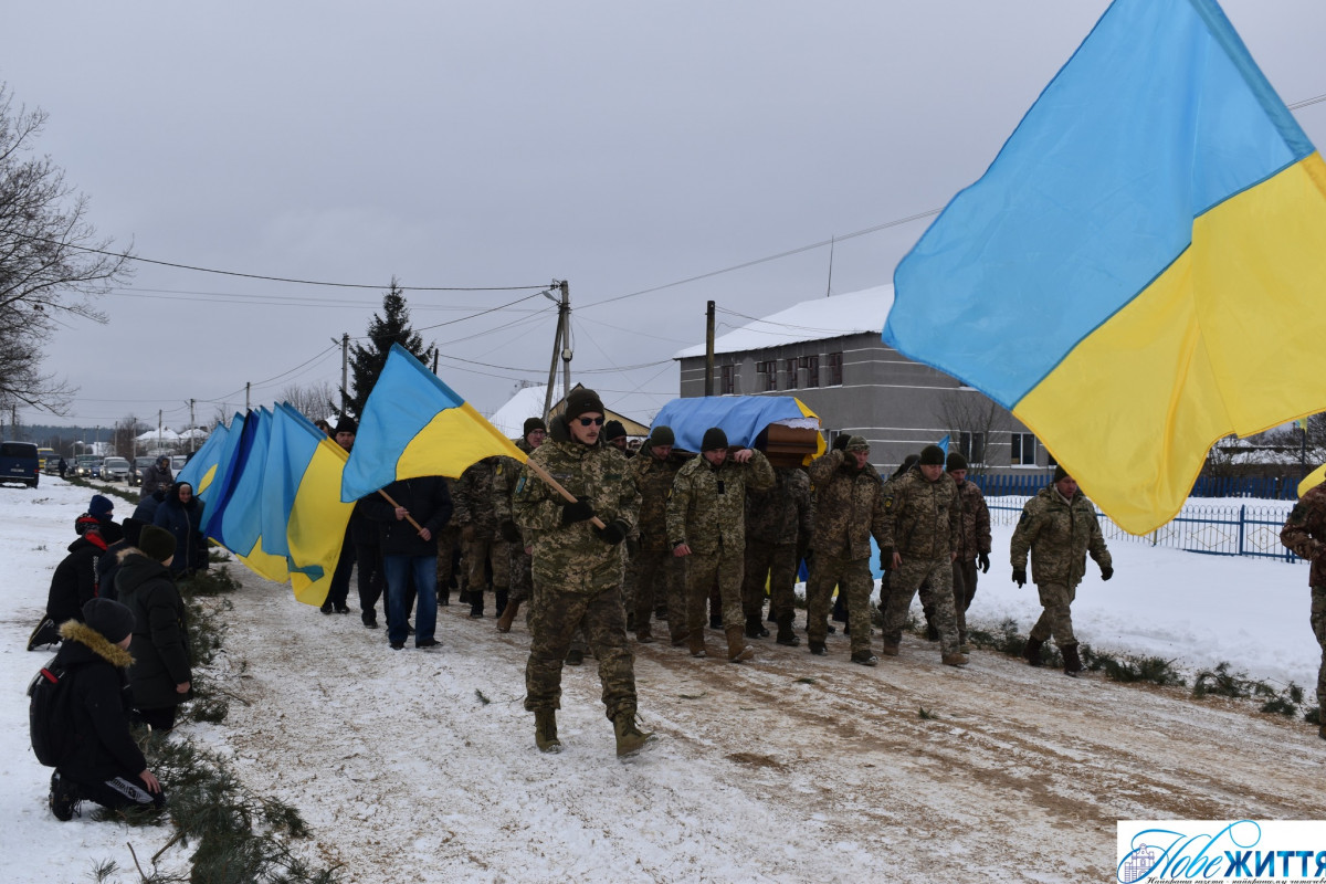 Не встиг одружитися з нареченою: на Волині  попрощалися із молодим Героєм Андрієм Лахаєм