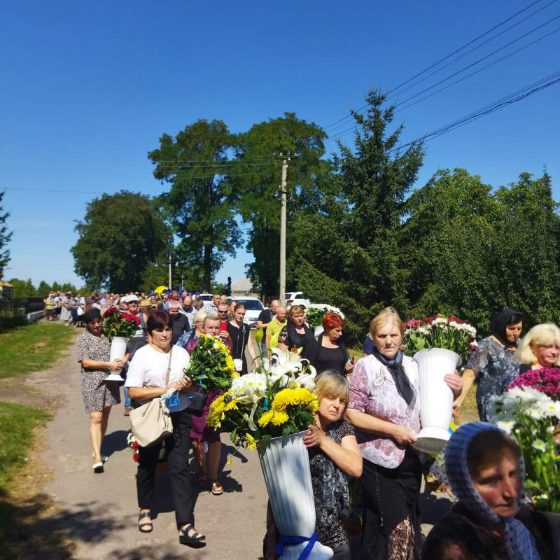 Мати чекала з перемогою, а зустріла в домовині: попрощалися із ексфутболістом волинського клубу Романом Шавлюком