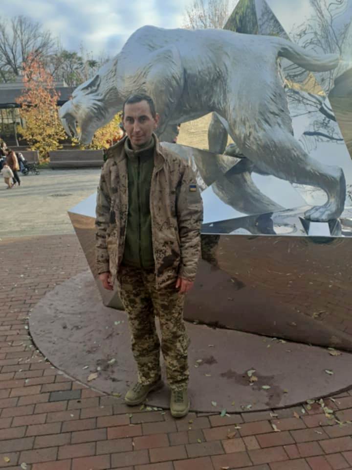 Пройшов сотні кілометрів на фронті, а смерть зустрів у рідному дворі: Герою з Волині навіки 36 років