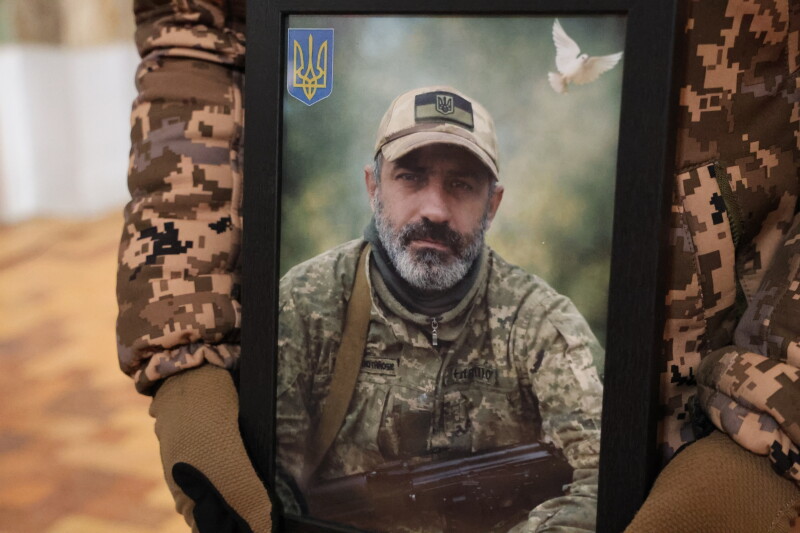 Загинув у лютому 2024 року: у Луцьку попрощалися з Героєм Дмитром Бобровським