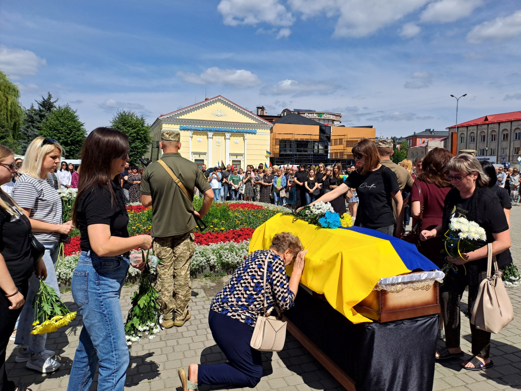 Більше місяця лікарі боролися за його життя, але серце не витримало: на Волині попрощались з Героєм Ігорем Фейдаком