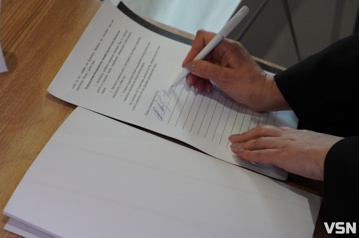 Люди не знають, що повинен робити депутат: у Луцьку обговорили парламентську кризу під час війни