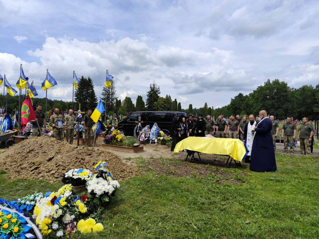 У громаді на Волині в останню путь провели Героя Юрія Шупічука
