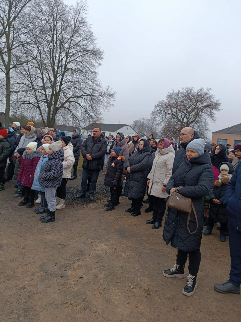 У селі на Волині встановили банери зі світлинами полеглих Героїв