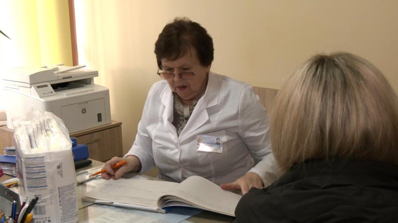 75-річна медсестра з Луцька понад півстоліття допомагає людям