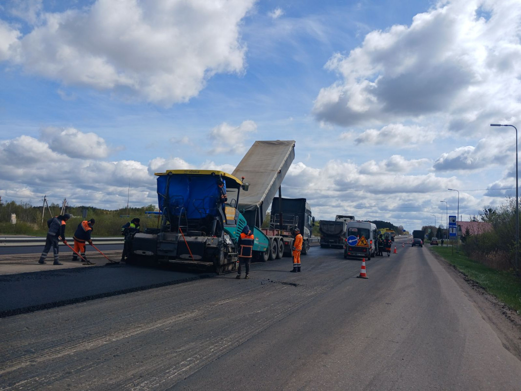 На Волині ремонтують дороги: де водіям варто очікувати затори через роботи