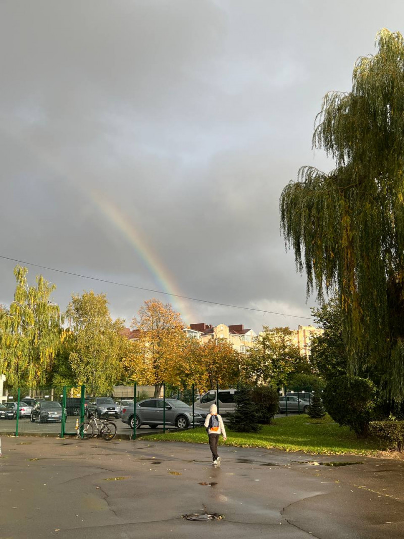 Кількасекундне явище: у Луцьку після дощу з'явилась веселка