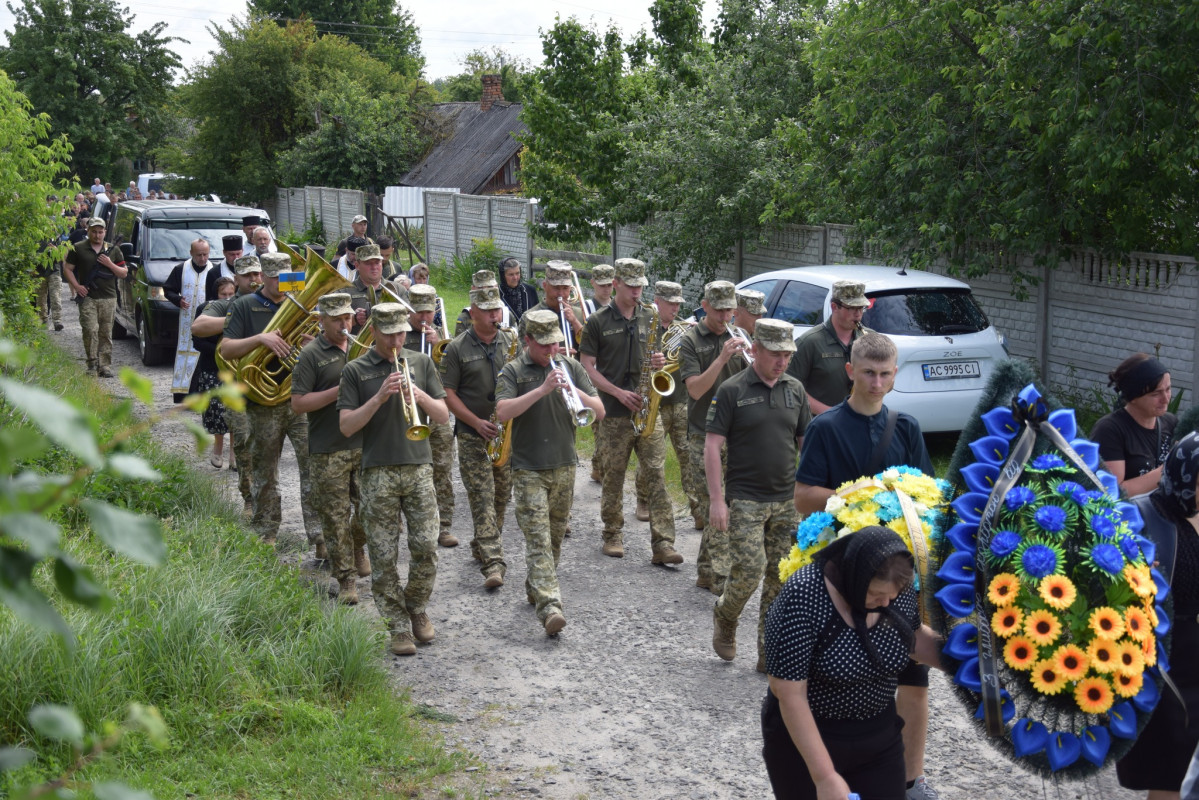Помер від важких поранень: у селі на Волині попрощалися зі старшим солдатом Сергієм Синюком