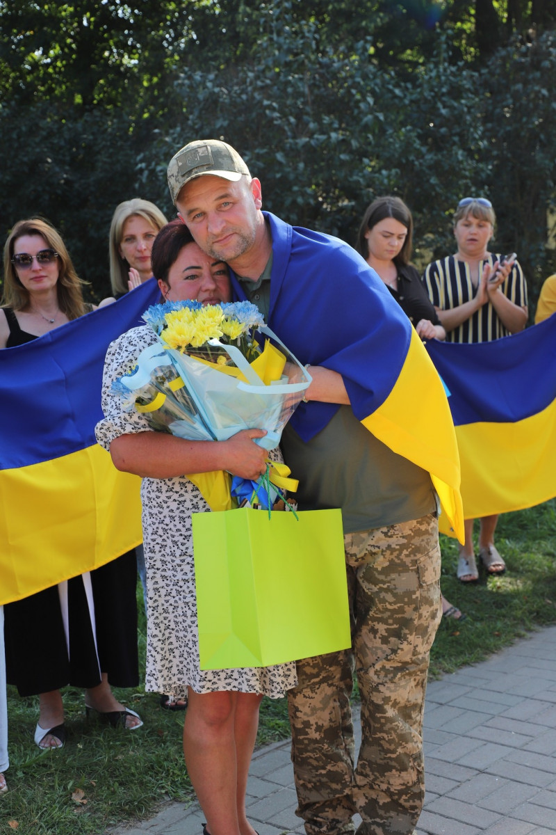 З полону додому: у волинській громаді урочисто зустріли Героя Віталія Березнюка