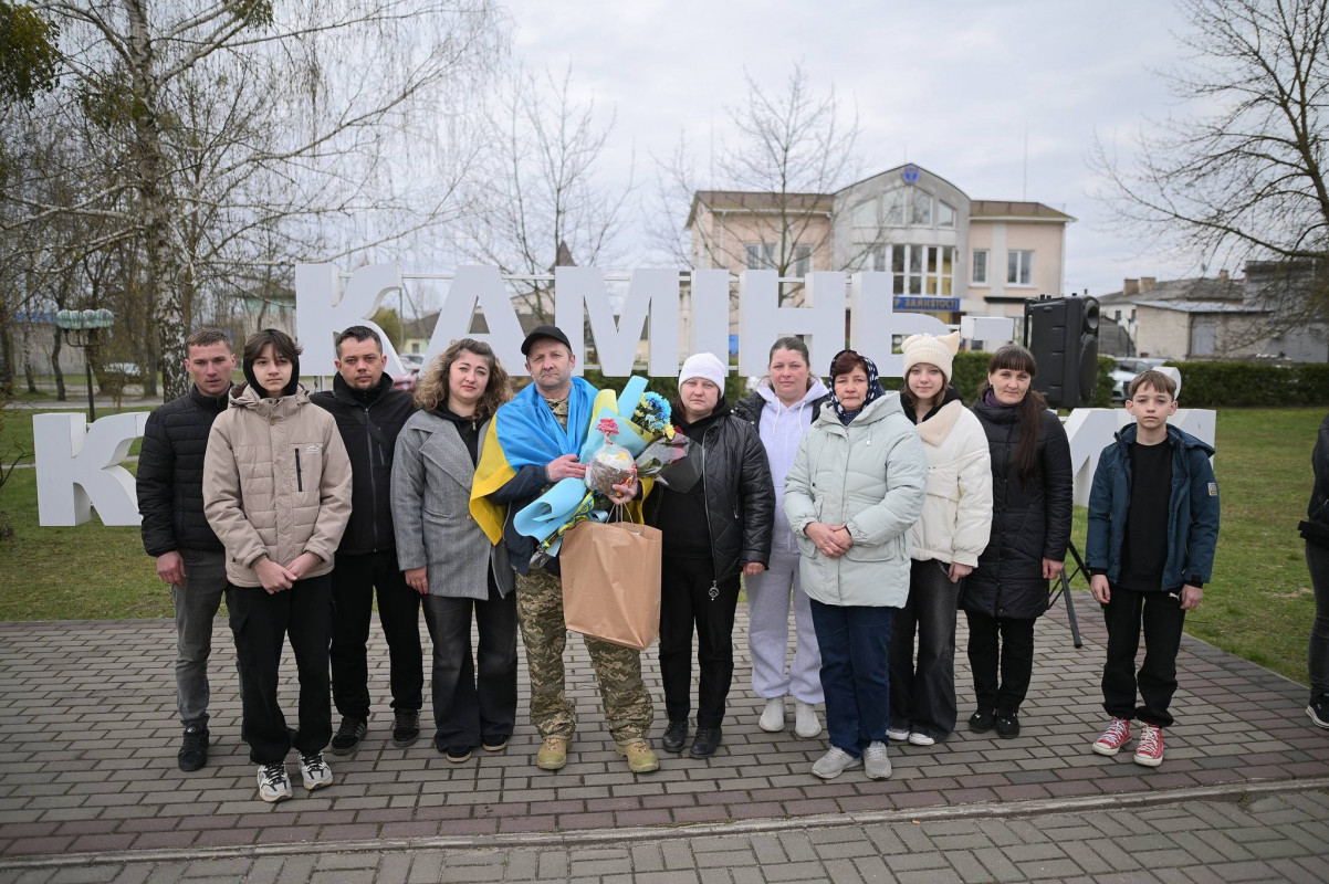 На Великдень — вдома: на Волині зустріли звільненого з полону Василя Луцика
