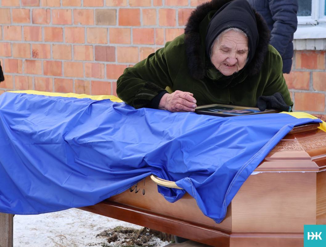 Довгою була остання дорога додому: на Волині попрощалися з воїном Володимиром Сірцем