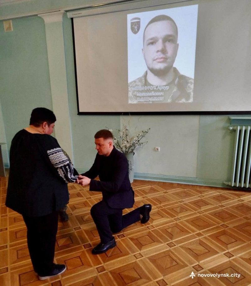 «Комбатантський хрест» та «Хрест доблесті»: трьох захисників із Нововолинської громади нагородили посмертно
