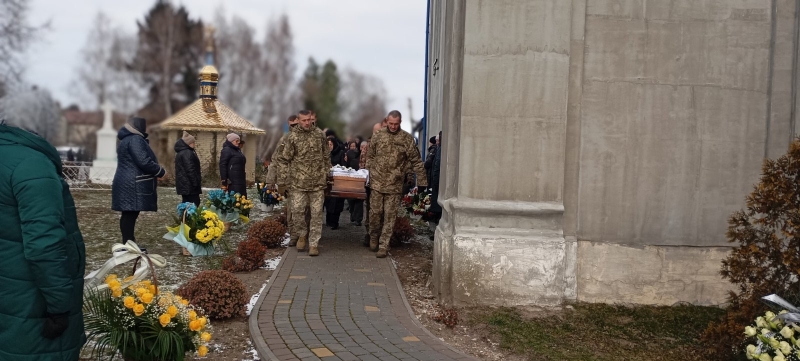 Серце зупинилося у переддень Нового року: на Волині в останню дорогу провели Героя Святослава Ткачука