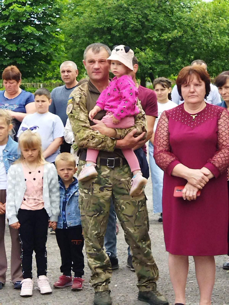 Помер у лікарні внаслідок отриманих поранень: на Волині відкрили меморіальну дошку Герою Олександру Оніщуку