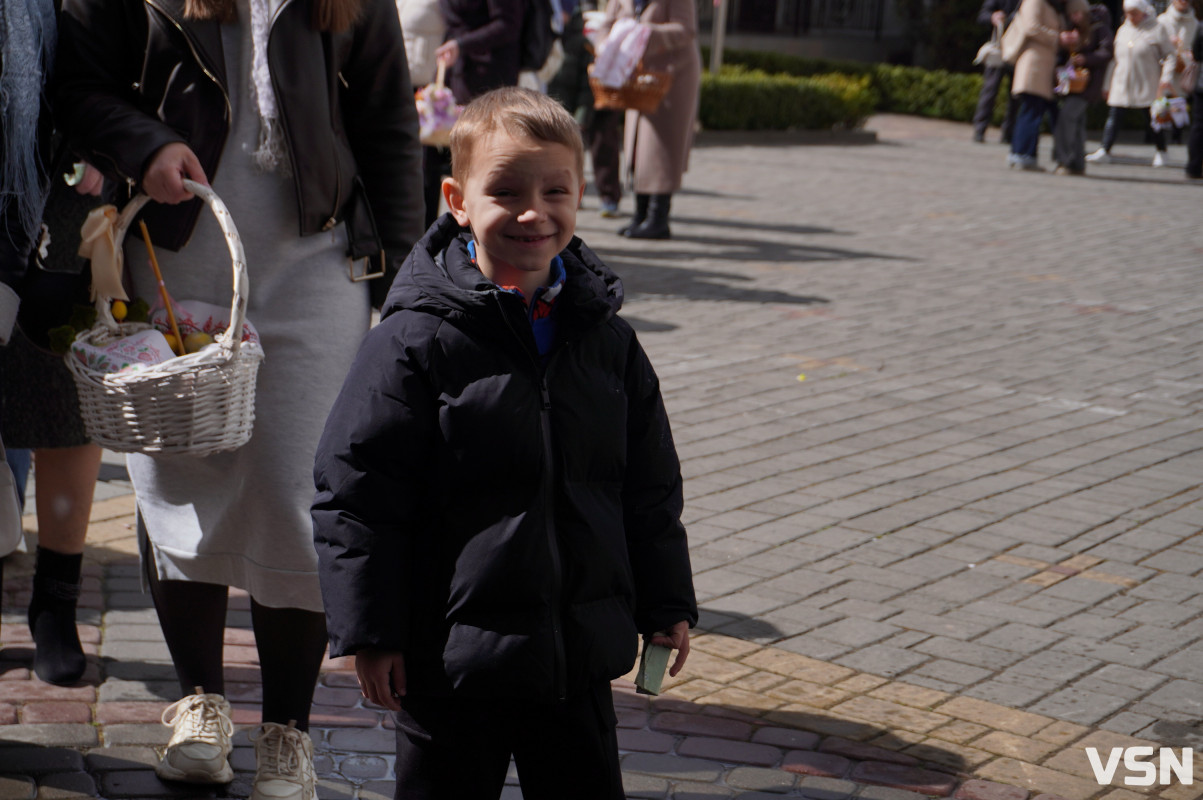 Як у Луцьку освячують Великодні кошики? Фоторепортаж