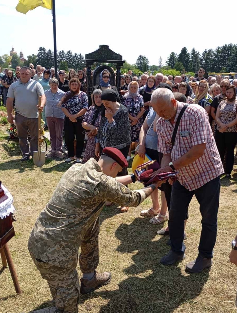 Назавжди молодий: на Волині попрощались з 26-річним Героєм Миколою Муковозом