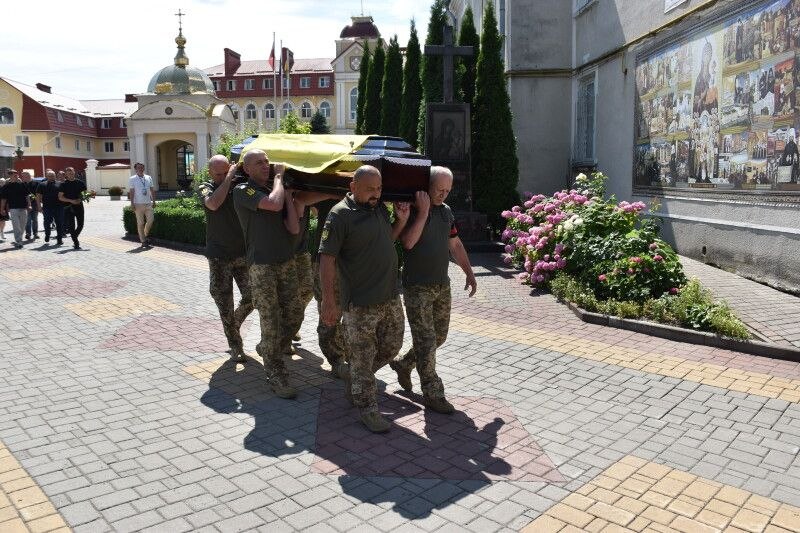 У Луцьку попрощалися із 48-річним Героєм Юрієм Сисоєвим, який загинув на Донеччині