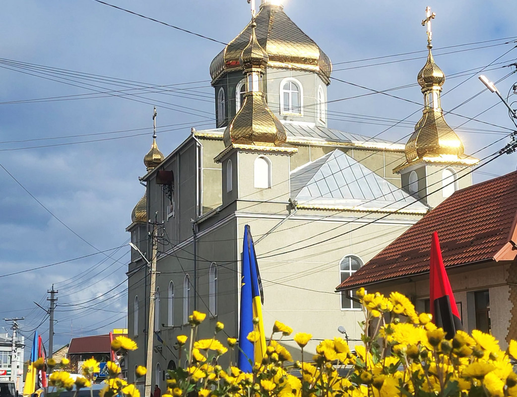 Майже два роки рідні чекали на диво: на Волині провели в останню путь Василя Шуміка