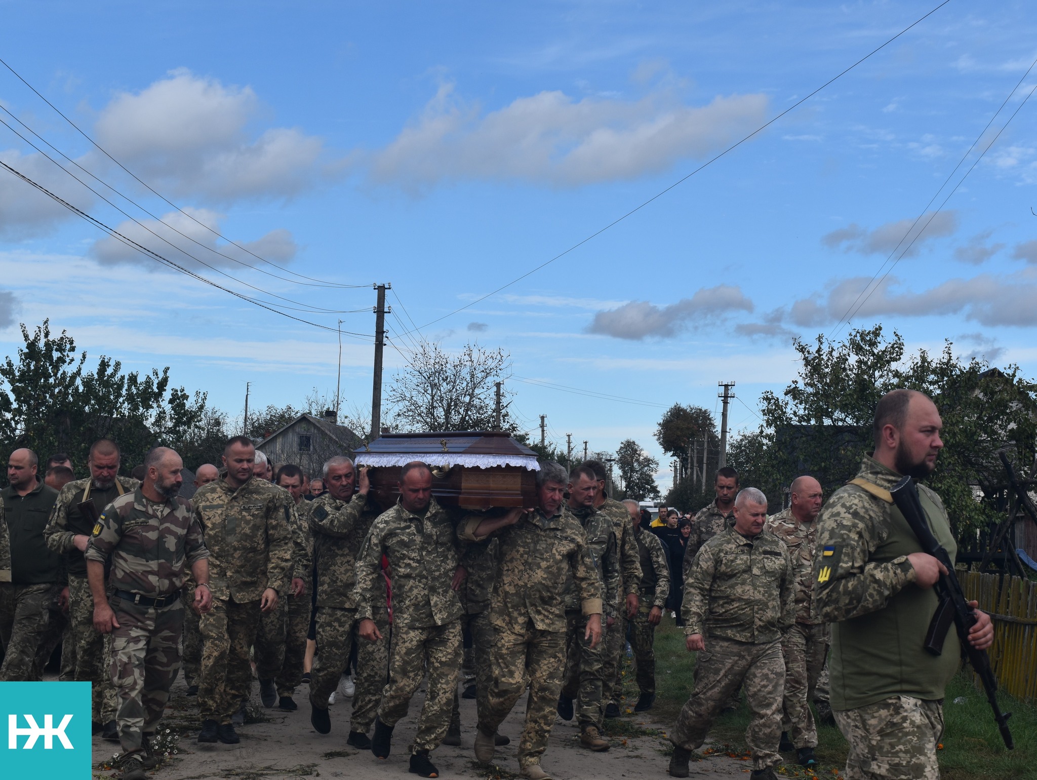 Маленька донечка втратила батька: на Волині провели в останню путь Героя Володимира Дарчича