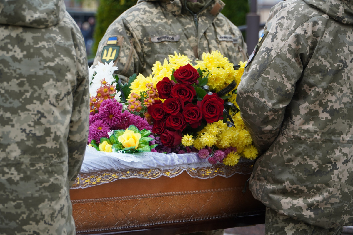 Загинув від важких поранень: на Волині попрощалися із штаб-сержантом Олександром Новосадом