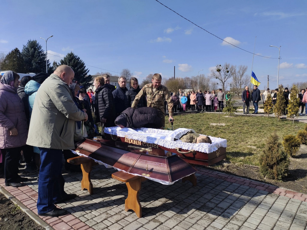 Життя обірвалось на Донеччині: волиняни попрощались з Героєм Миколою Тимощуком