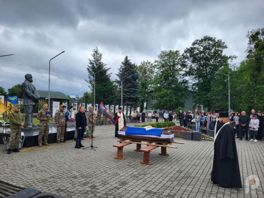 Понад два роки вважався зниклим безвісти: у громаді на Волині попрощалися з Героєм Олександром Барилюком