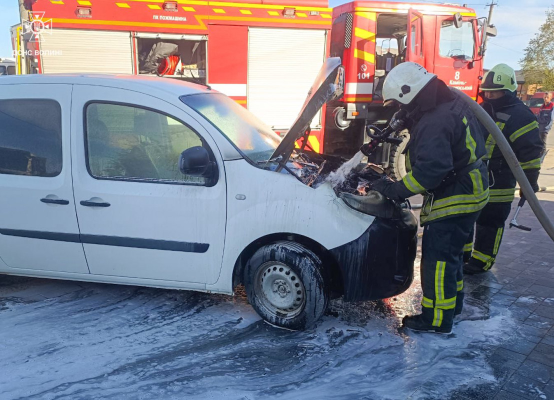 У місті на Волині горіла автівка
