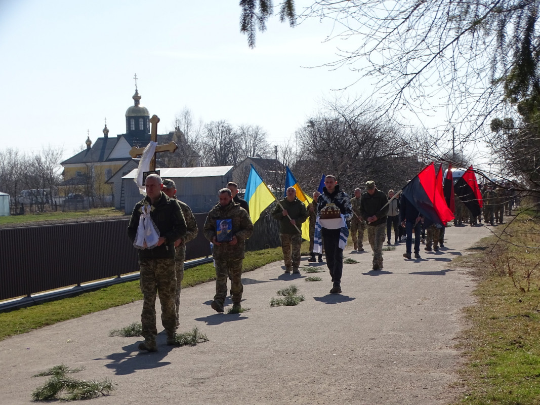 Майже вісім місяців вважався зниклим безвісти: на Волині попрощалися з Героєм Миколою Луцюком