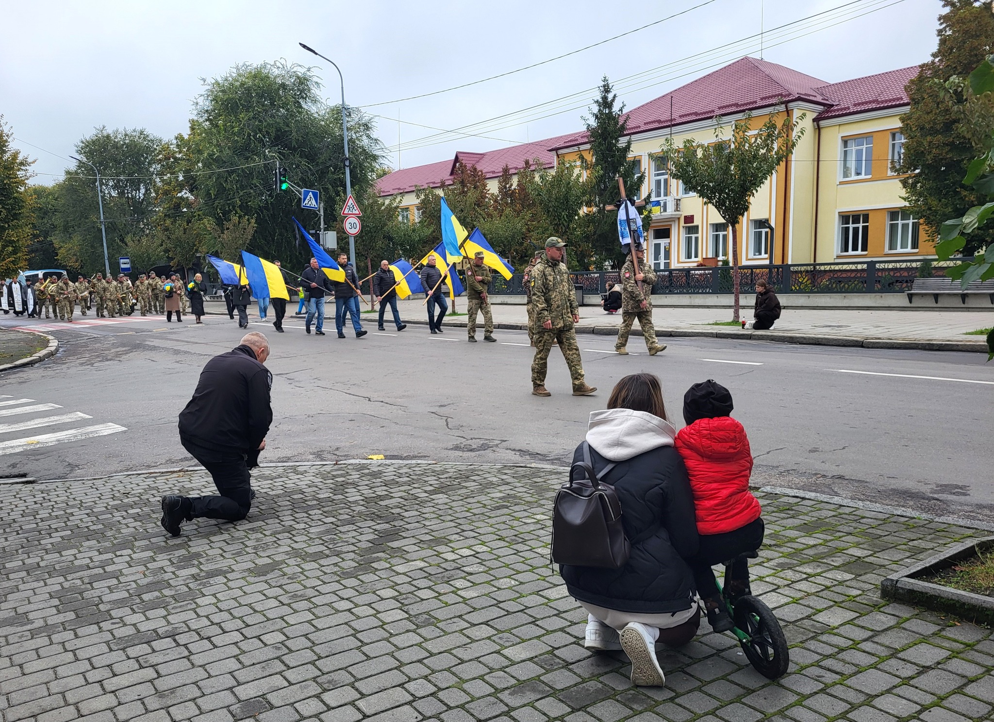 Понад сімнадцять місяців рідні жили в невідомості: на Волині попрощались з Героєм Михайлом Гарбузом