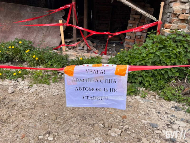У Володимирі обвалилися гаражі районної ради