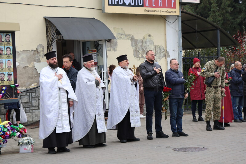 Загинув у бою: у Луцьку прощались із Героєм Геннадієм Шепетюком