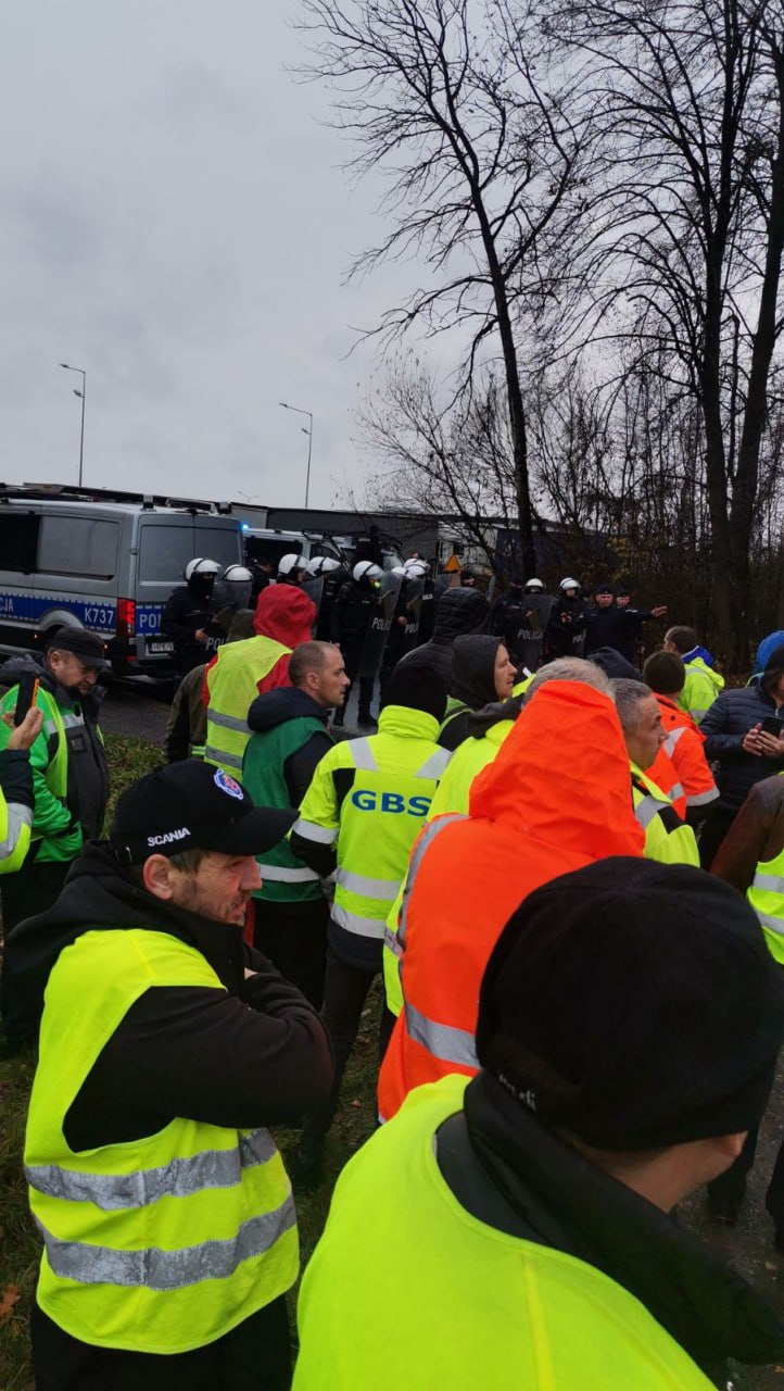 Протести в Польщі: від Хелма до кордону з Волинню - тисячі вантажівок