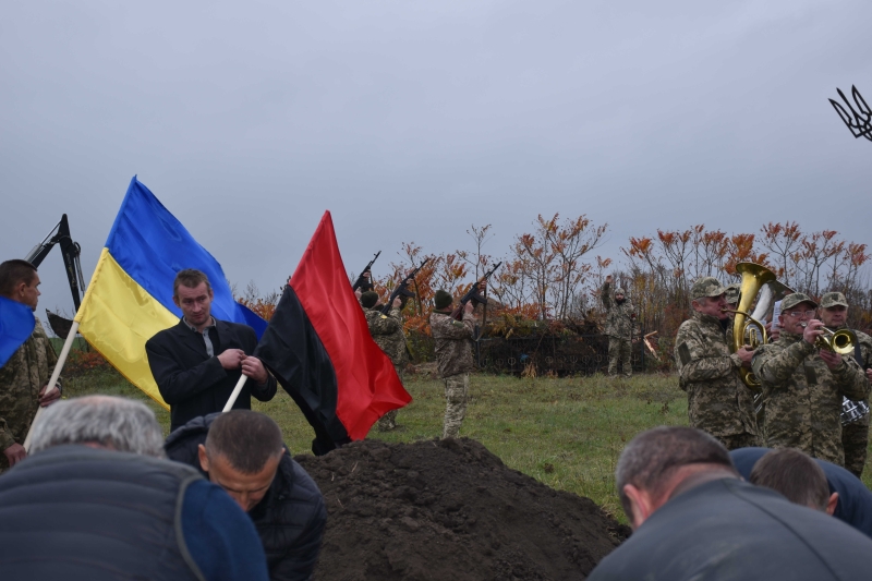 Понад пів року вважався безвісти зниклим: на Волині попрощалися із Героєм Богданом Мережею