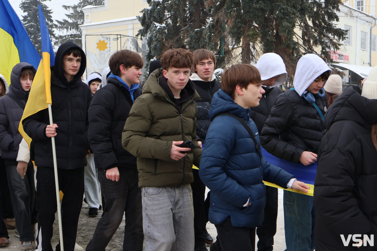 Лучани об’єдналися в «Ланцюг Єднання» до Дня Соборності України. Фоторепортаж