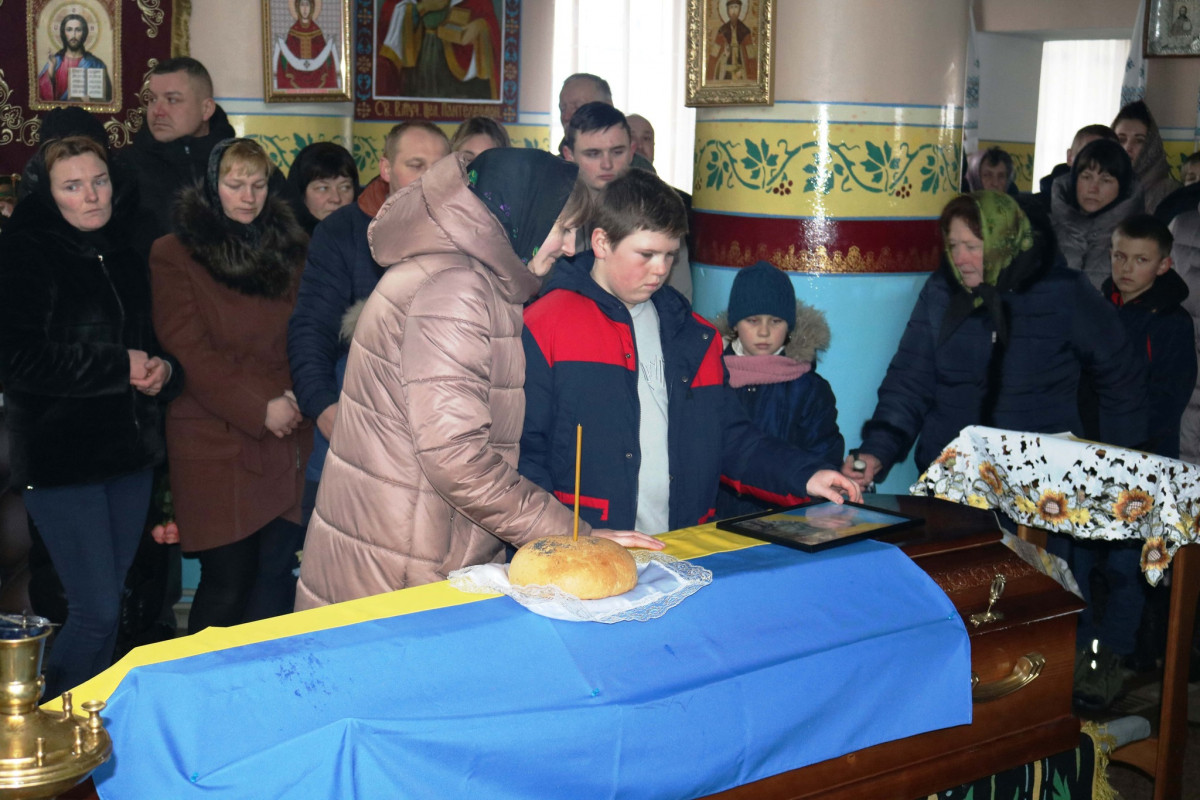 Пів року вважали зниклим безвісти: на Волині всім селом прощалися з 31-річним Героєм Іваном Майструком. Фото