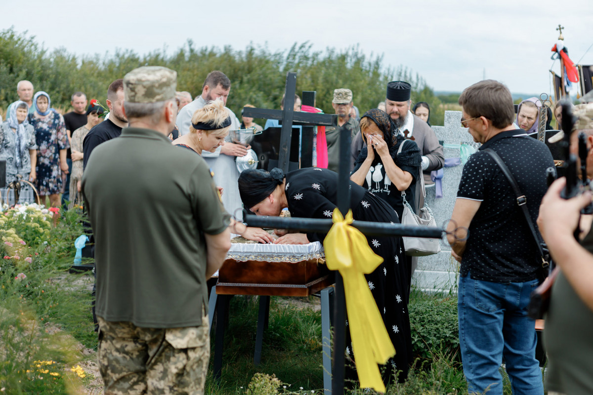 Загинув унаслідок ворожого мінометного обстрілу: на Волині попрощались із Героєм Леонідом Івчуком