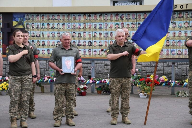 У Луцьку попрощалися із загиблим Героєм Сергієм Четвериковим