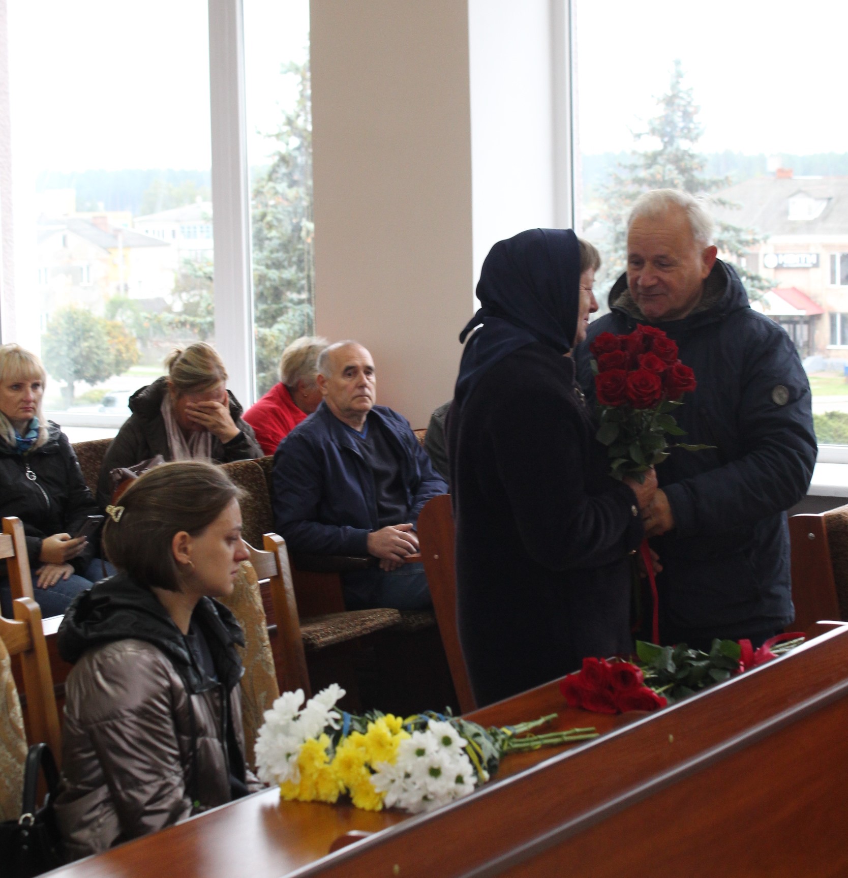 Талановитий музикант, незмінний звукооператор, педагог: на Волині рідним загиблого воїна вручили нагороду