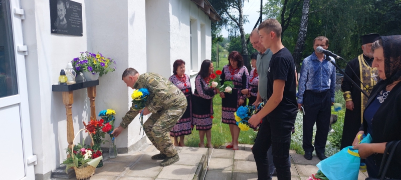 Загинув на Луганщині: на Волині відкрили меморіальну дошку на честь полеглого Героя