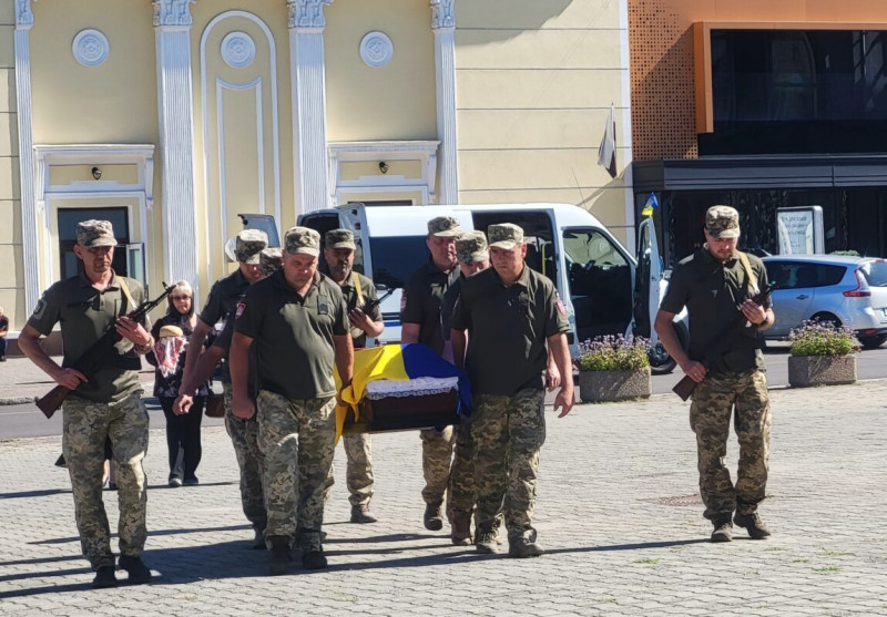 Після 22 місяців невідомості навіки додому повернувся Герой з Волині Олег Бортнік