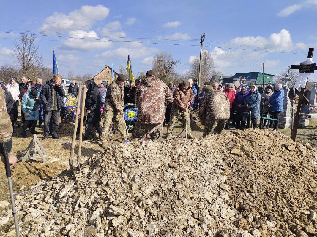 Життя обірвалось на Донеччині: волиняни попрощались з Героєм Миколою Тимощуком