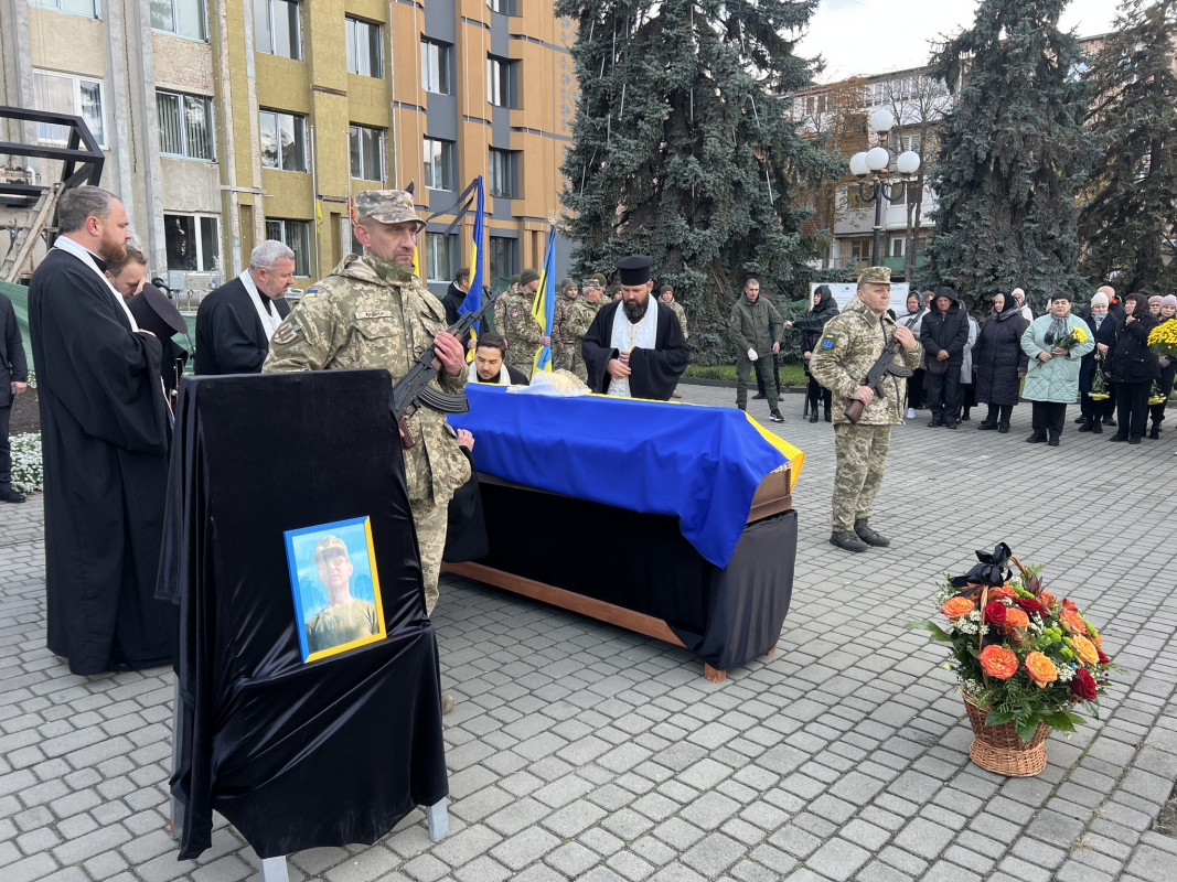 Понад рік вважався зниклим безвісти: на Волині попрощались з Героєм Романом Яковлевим