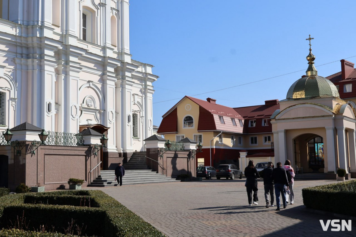 Батьківські суботи під час війни: як молитися за безвісти зниклих та чому церква проти обідів на цвинтарі
