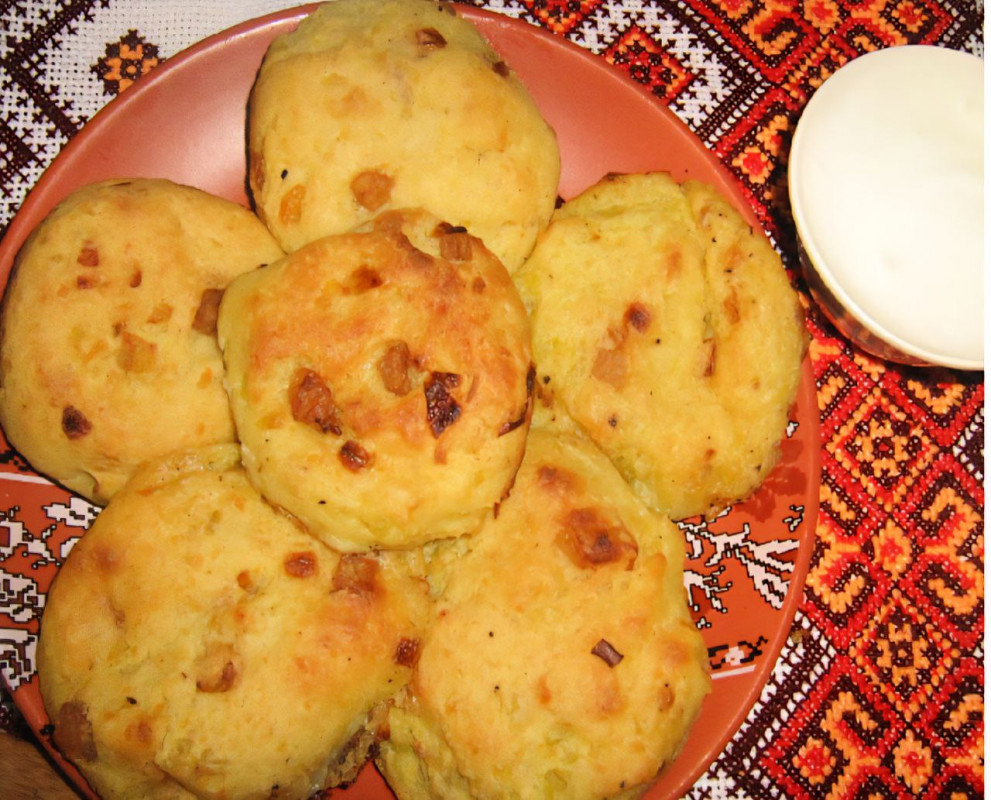 Від борщу з в'юнами до бобівників: що готували прабабусі на Волині?